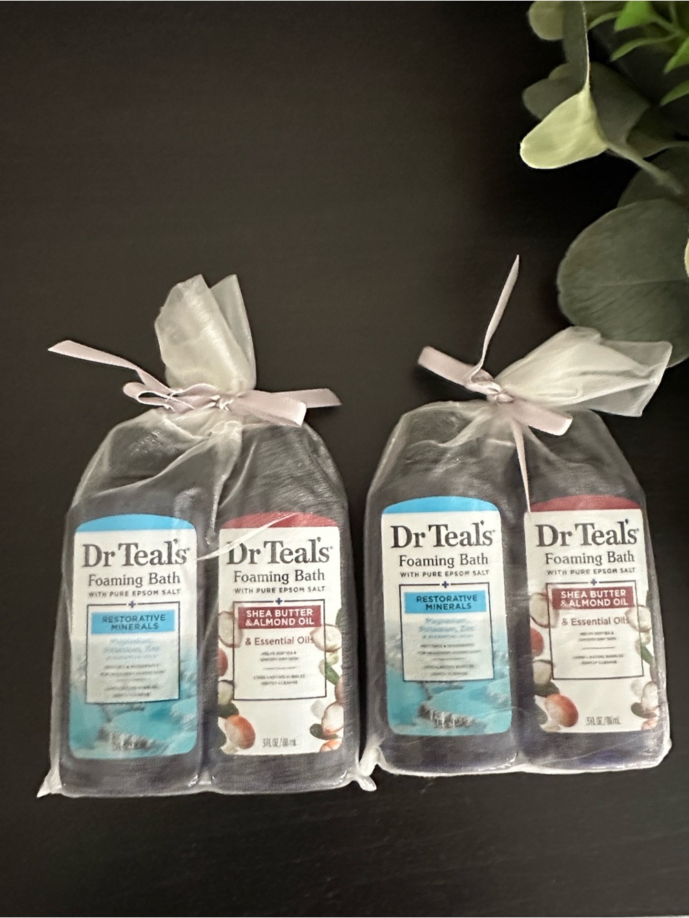 Dr Teal's Foaming Bath Pair - Blue (Restorative Minerals) & Pink (Shea Butter)